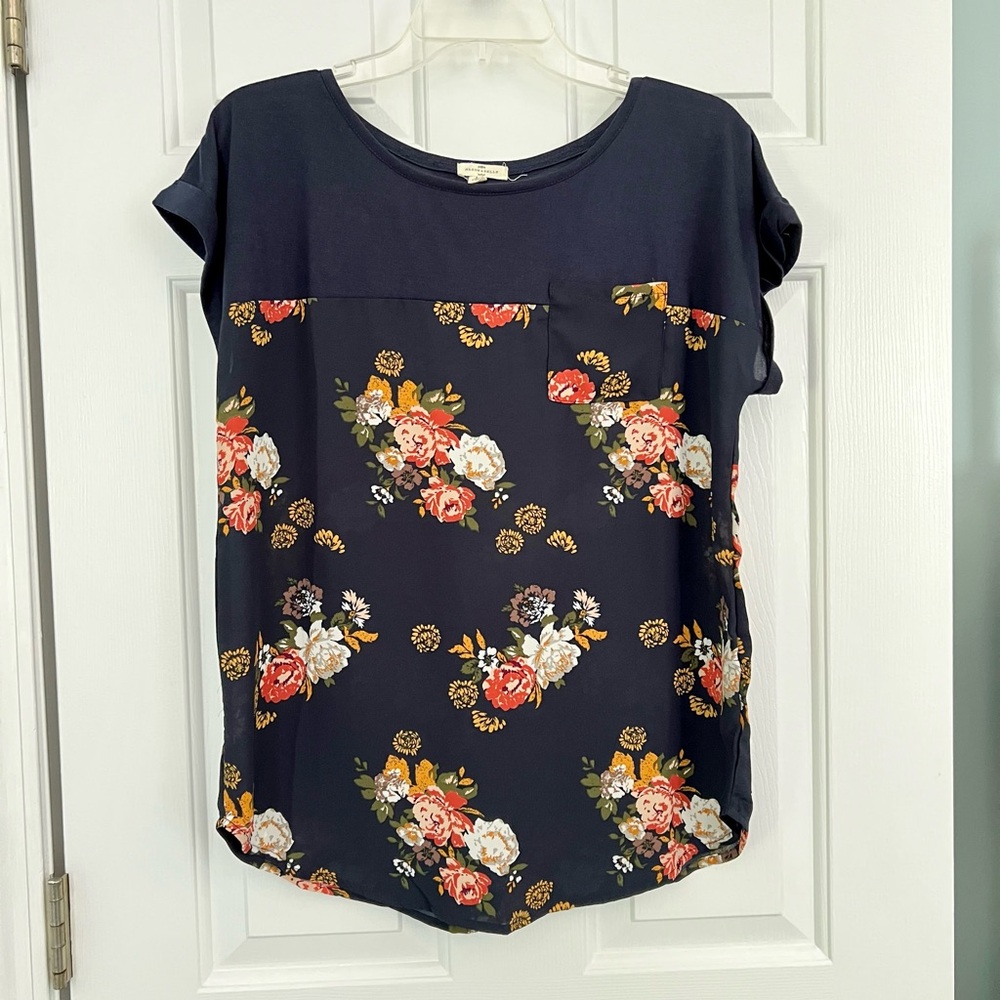 Navy blue pocket style top size M